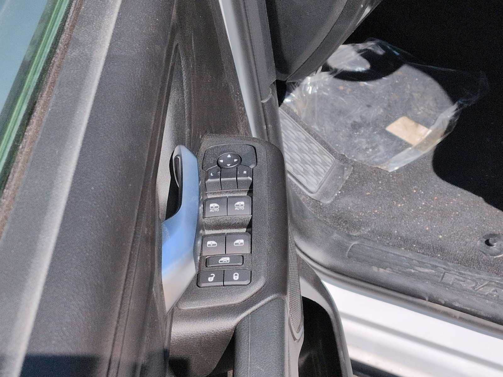 2026 RAM 1500 Express - Photo 8