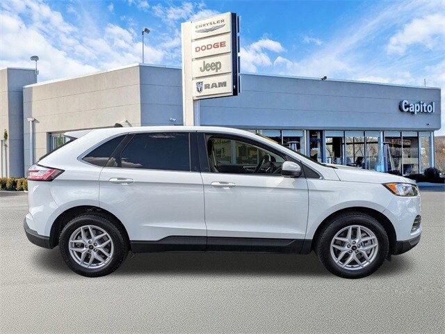 2024 Ford Edge SEL photo 2
