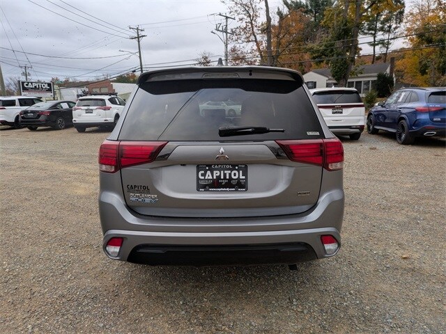 2021 Mitsubishi Outlander PHEV LE photo 4