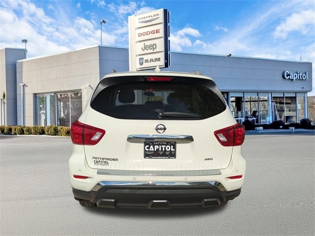 2020 Nissan Pathfinder S photo 3