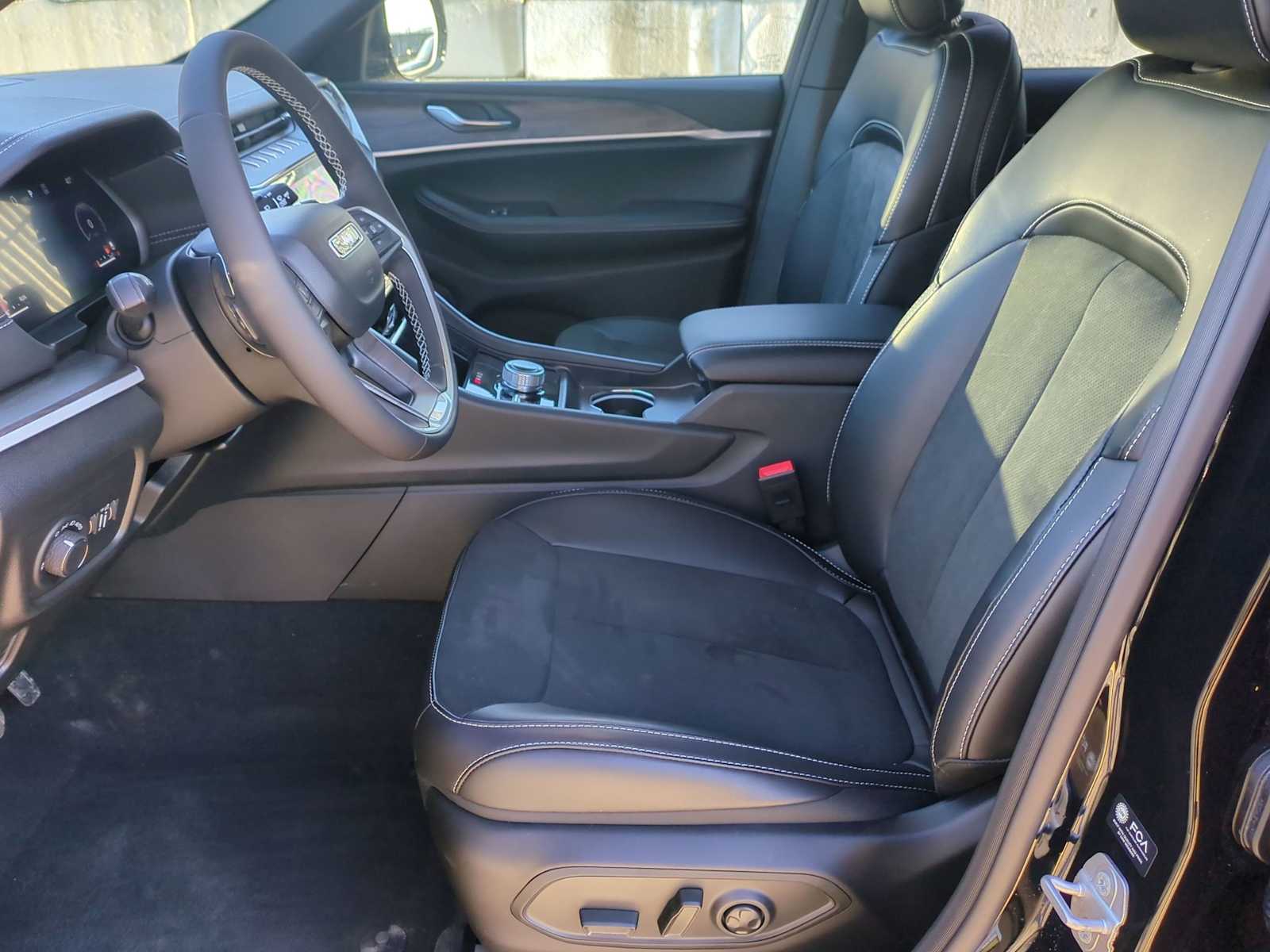 2026 Jeep Grand Cherokee Laredo - Photo 12