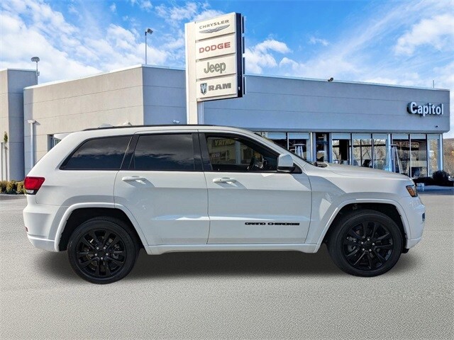 2021 Jeep Grand Cherokee Laredo X photo 2