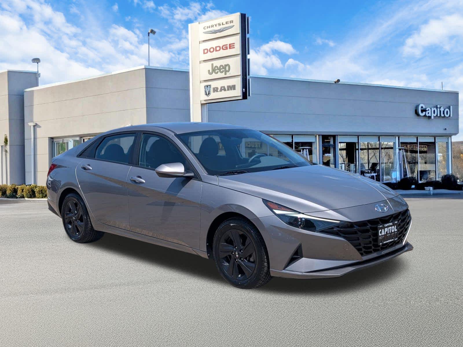 2023 Hyundai Elantra SEL FWD photo