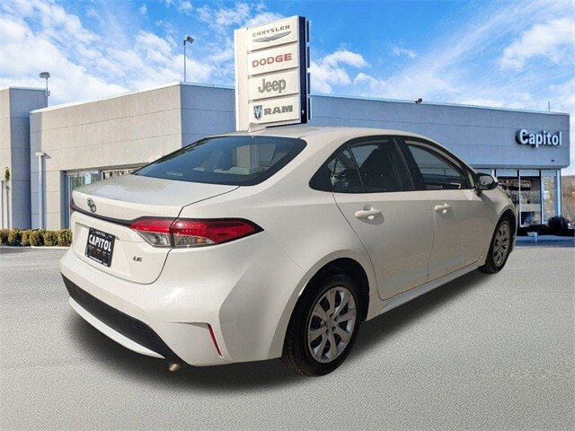 2022 Toyota Corolla LE photo 3