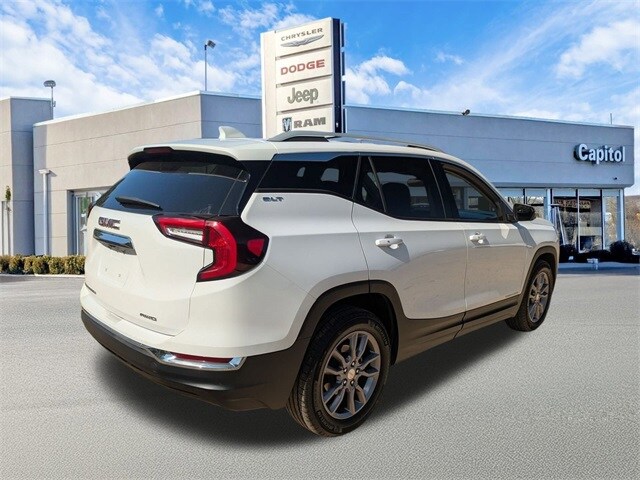 2024 Gmc Terrain SLT photo 3