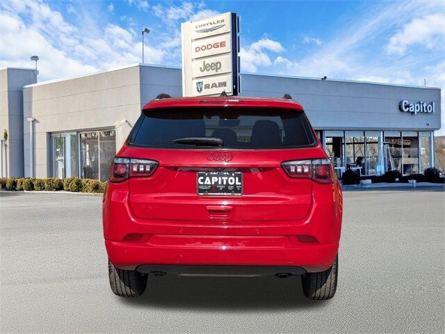 2023 Jeep Compass Limited photo 4