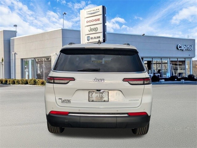 2021 Jeep Grand Cherokee Laredo photo 4