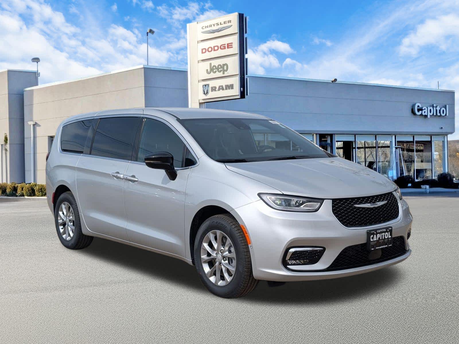 2026 Chrysler Pacifica Select AWD's photo