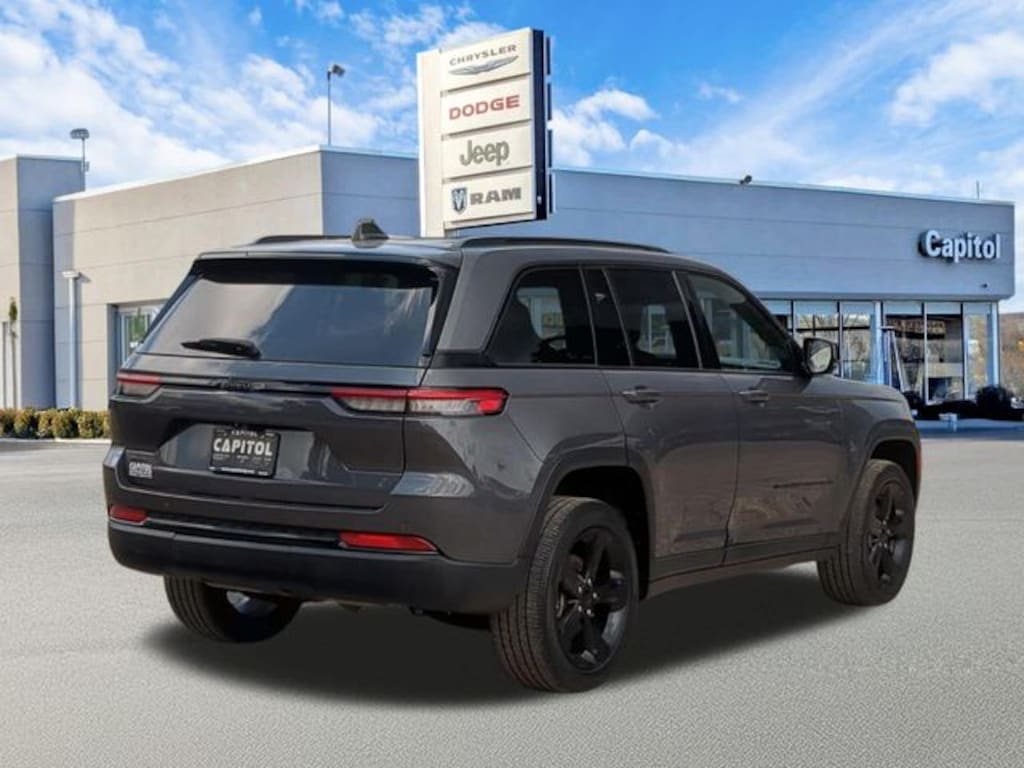 Used 2023 Jeep Grand Cherokee Altitude X SUV