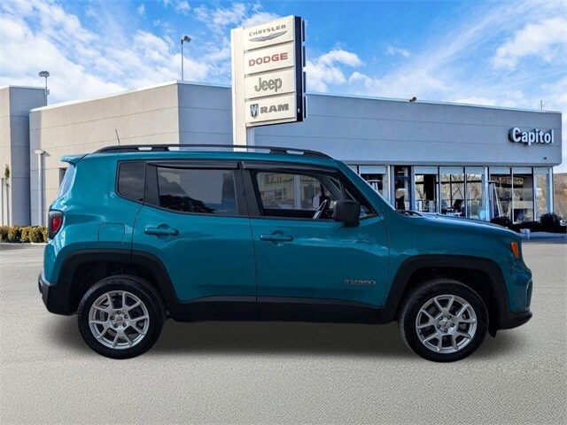 2022 Jeep Renegade Latitude photo 2