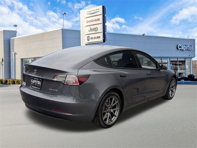 2022 Tesla Model 3 Long Range photo 3