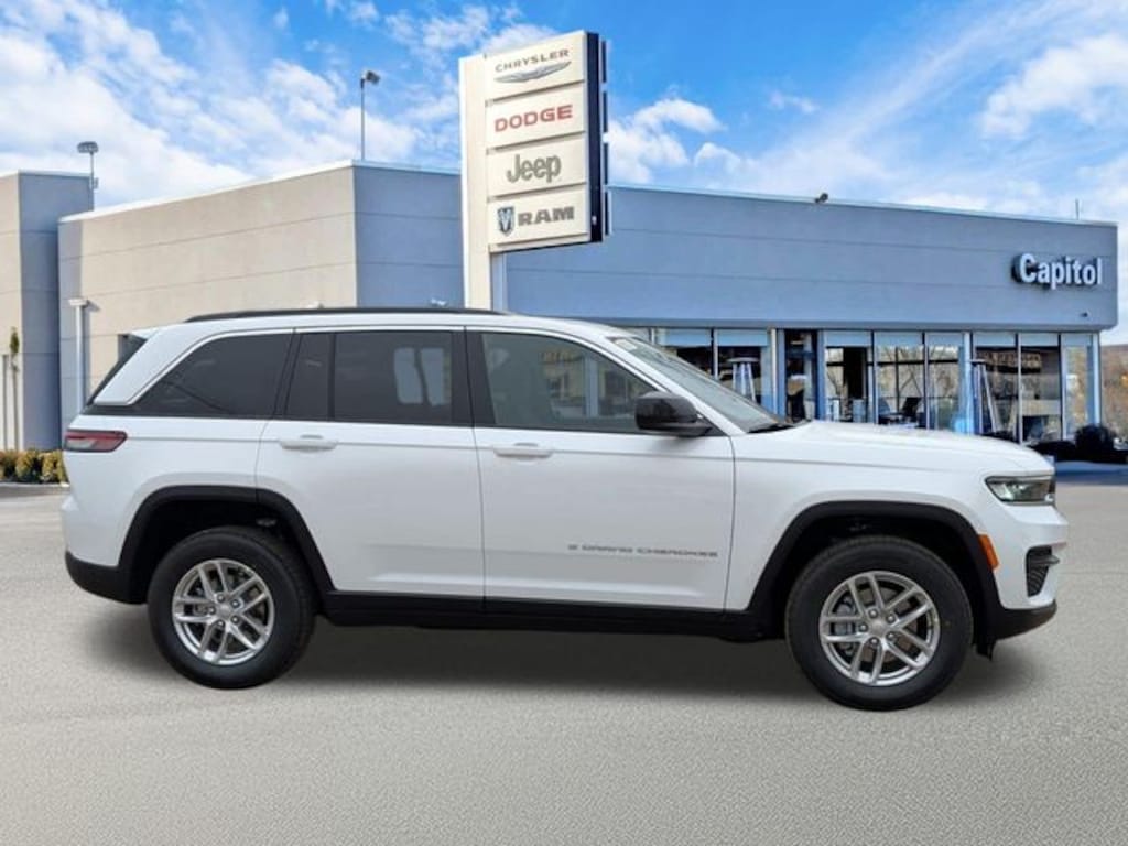 New 2026 Jeep Grand Cherokee Laredo Sport Utility
