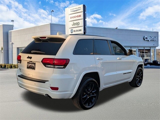 2021 Jeep Grand Cherokee Laredo X photo 3