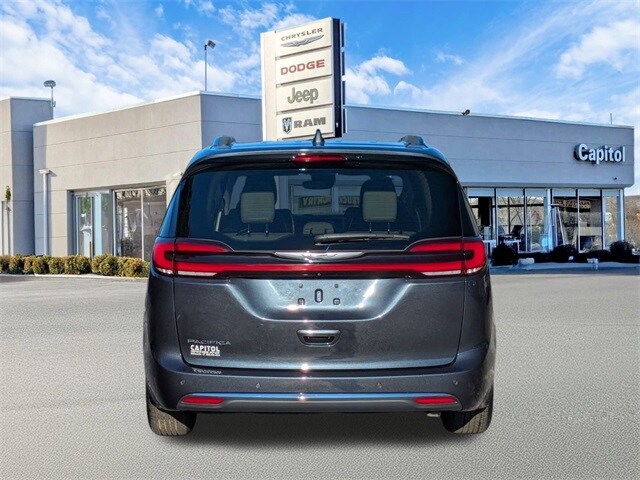 2021 Chrysler Pacifica Touring L photo 3