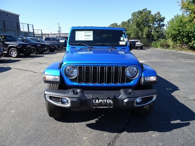 2025 Jeep Gladiator Sport S photo 2