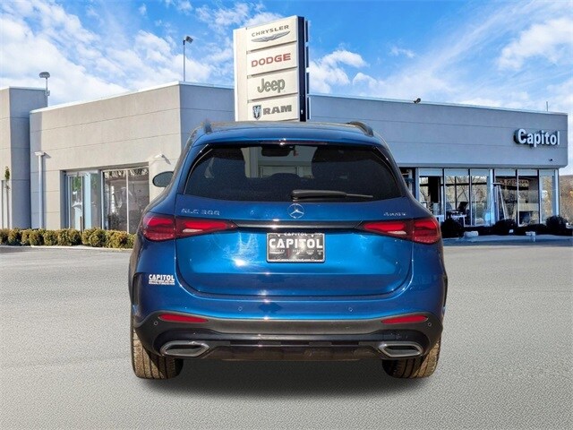 2023 Mercedes Benz GLC 300 4MATIC photo 4