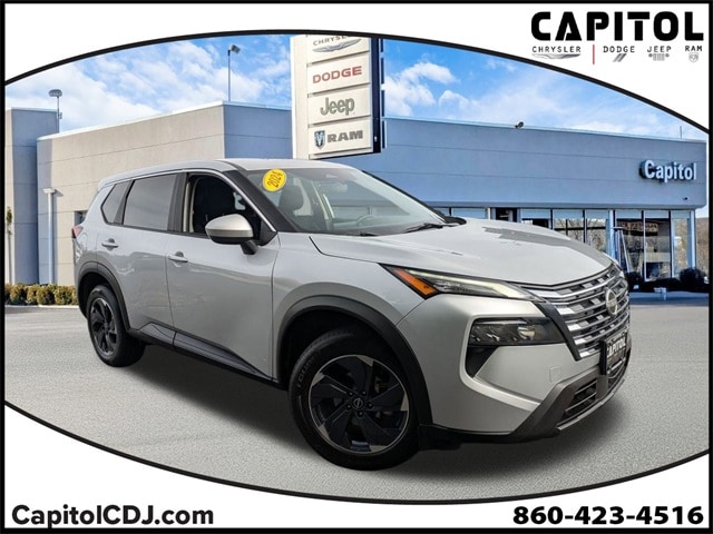 2024 Nissan Rogue SV's photo