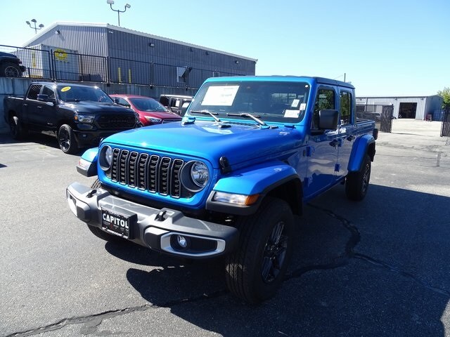2025 Jeep Gladiator Sport S photo 3