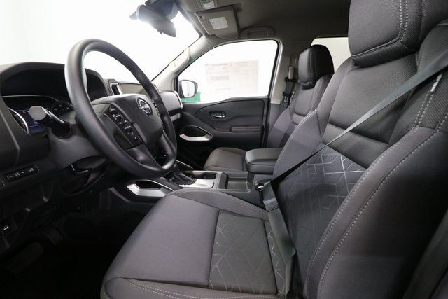 2025 Nissan Frontier SV photo 4