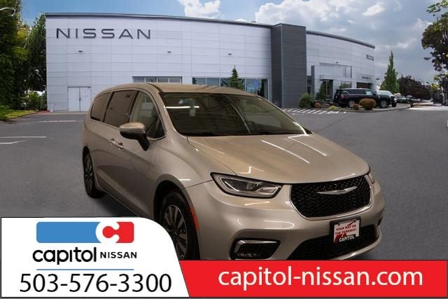 2023 Chrysler Pacifica Hybrid Touring L Hybrid's photo