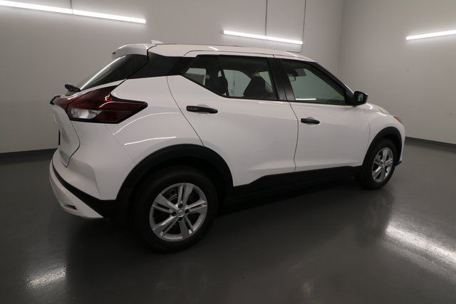 2025 Nissan Kicks Play S photo 2