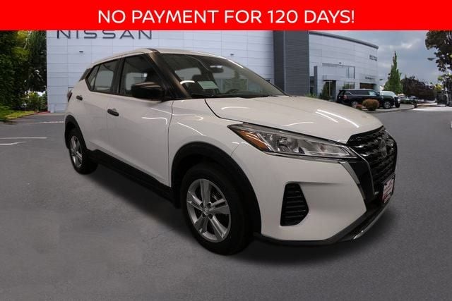 2025 Nissan KICKS PLAY Base's photo