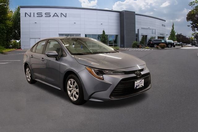 2024 Toyota Corolla LE's photo
