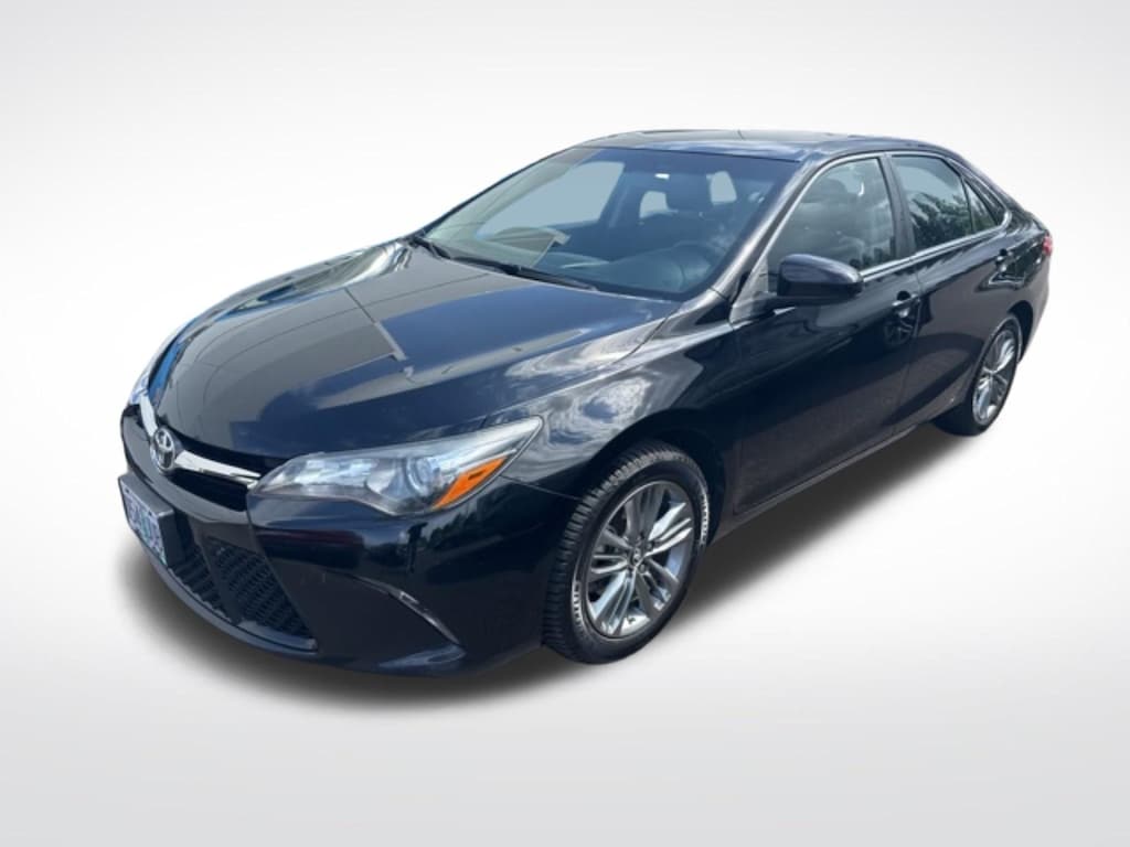 Used 2017 Toyota Camry SE Sedan