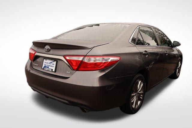 2016 Toyota Camry XLE photo 2
