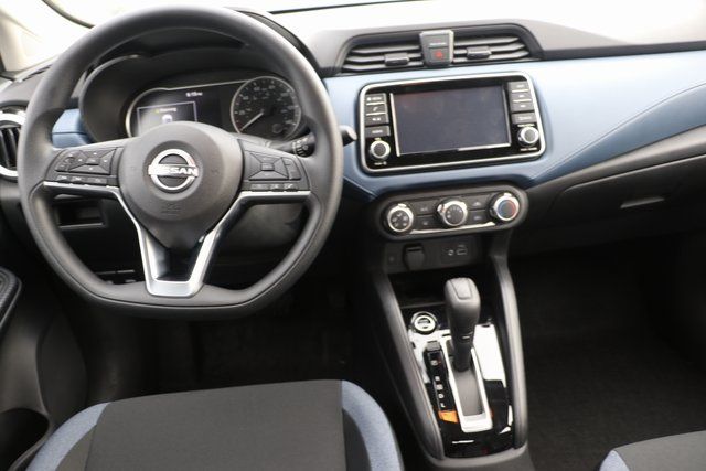2025 Nissan Versa 1.6 SV photo 3