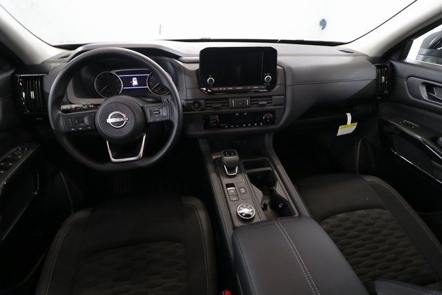 2025 Nissan Pathfinder S photo 3