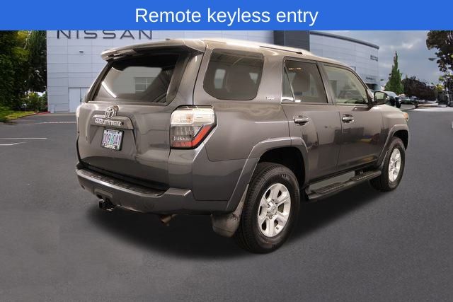 2016 Toyota 4Runner SR5 photo 2