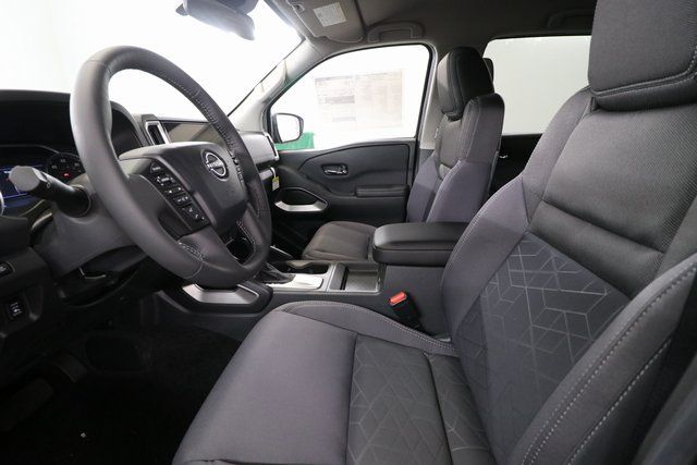 2025 Nissan Frontier SV photo 4