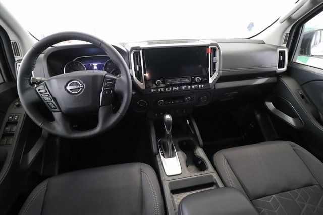 2025 Nissan Frontier SV photo 3
