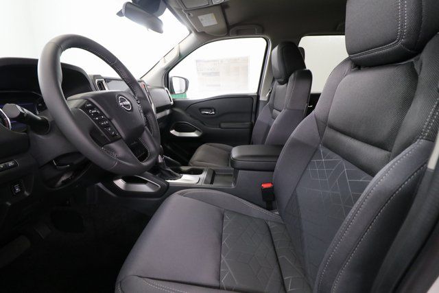 2025 Nissan Frontier SV photo 4
