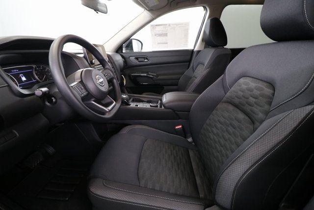 2025 Nissan Pathfinder S photo 4