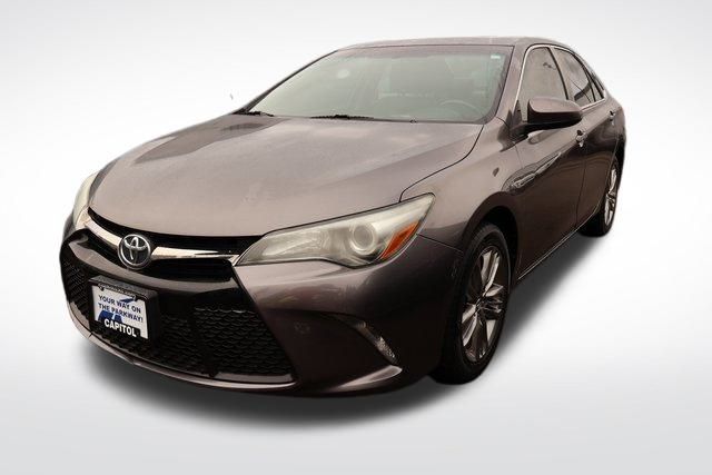 2016 Toyota Camry XLE photo 4