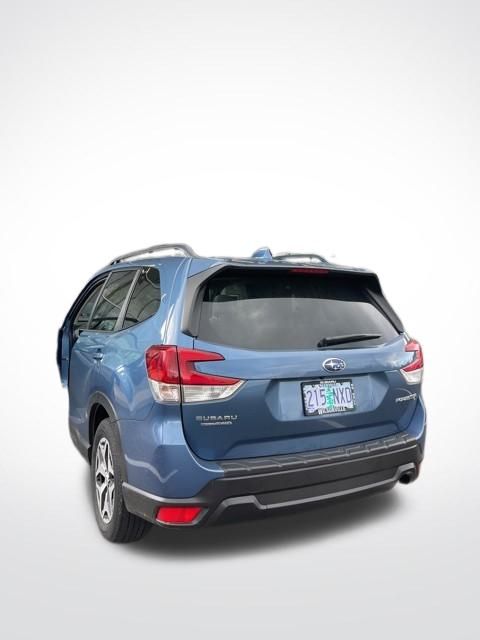 2022 Subaru Forester Premium photo 2