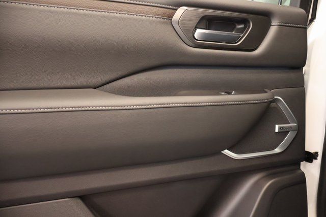 2026 Nissan Armada Platinum - Photo 28