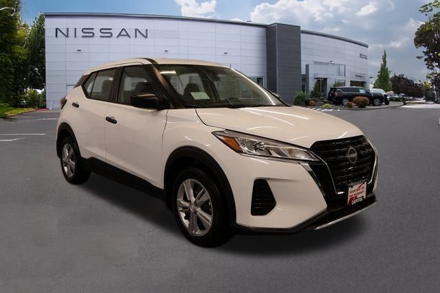 2025 Nissan KICKS PLAY Base