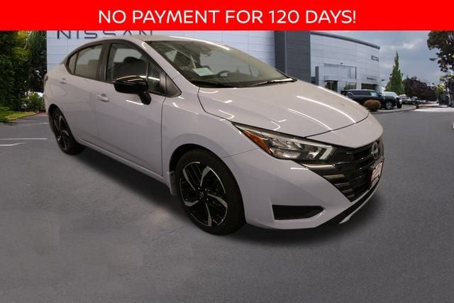 2025 Nissan Versa Sedan SR's photo