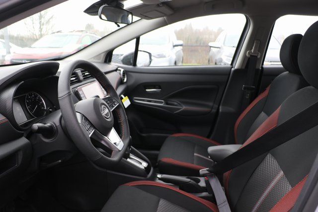 2025 Nissan Versa 1.6 SR photo 4