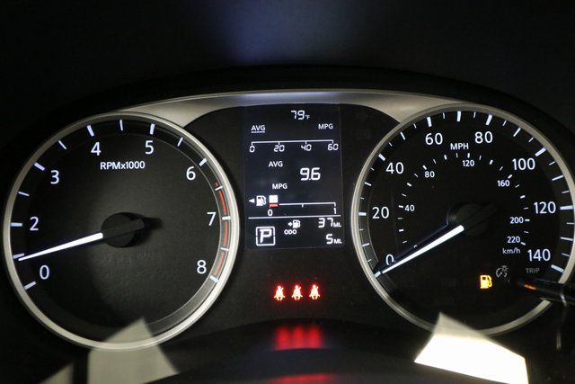 2025 Nissan Versa 1.6 S photo 2