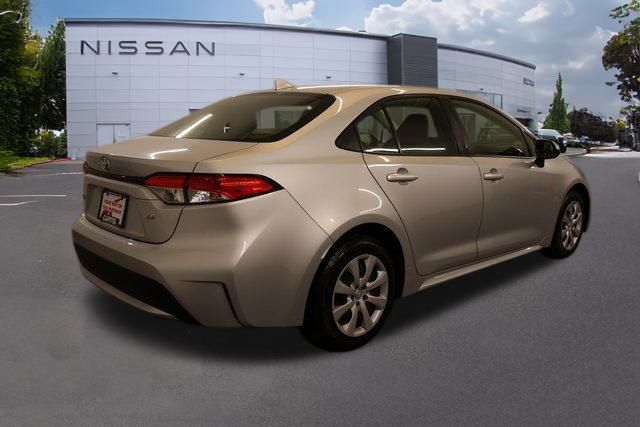 2022 Toyota Corolla LE photo 2