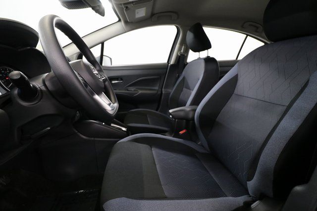 2025 Nissan Versa 1.6 SV photo 4