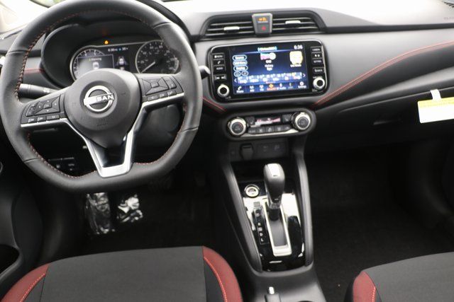 2025 Nissan Versa 1.6 SR photo 3