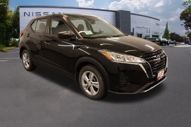 2025 Nissan KICKS PLAY Base