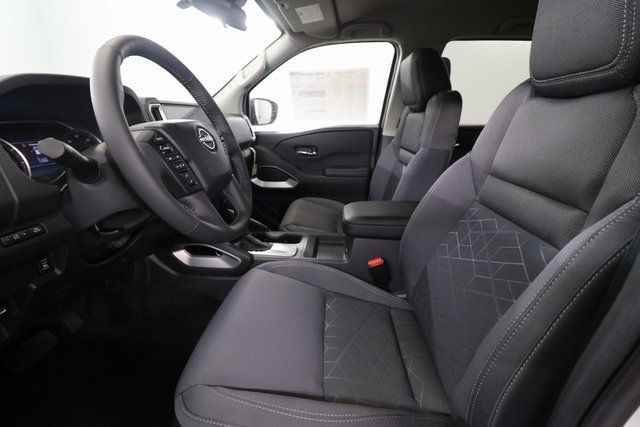 2025 Nissan Frontier SV photo 4