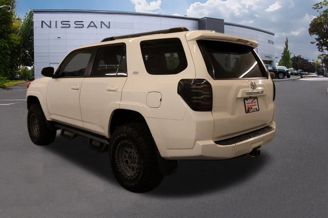 2019 Toyota 4Runner SR5 photo 4