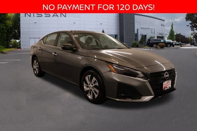 2025 Nissan Altima S's photo